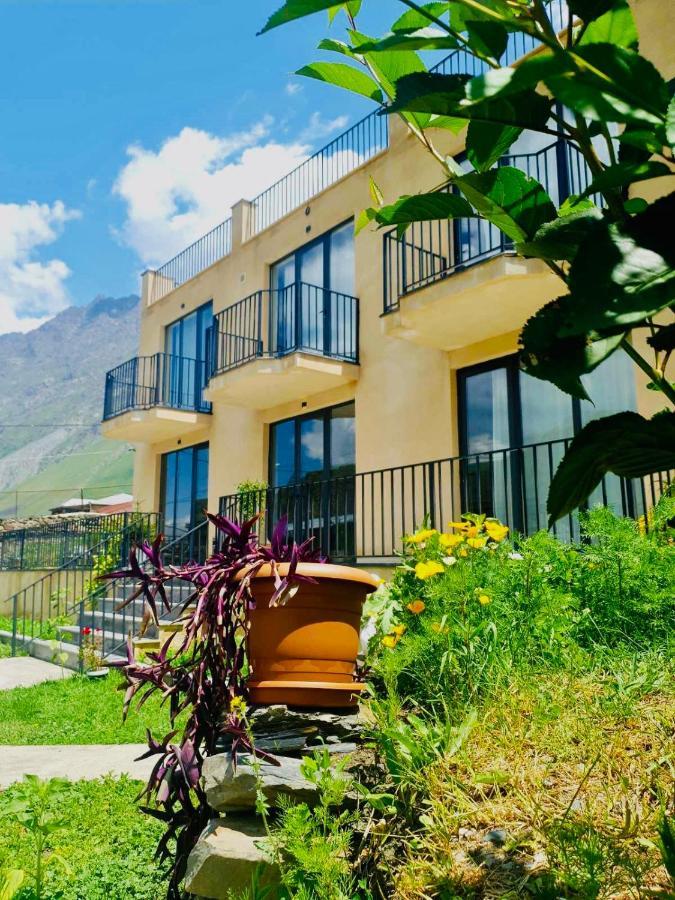 Hotel Horizon Kazbegi Exteriör bild
